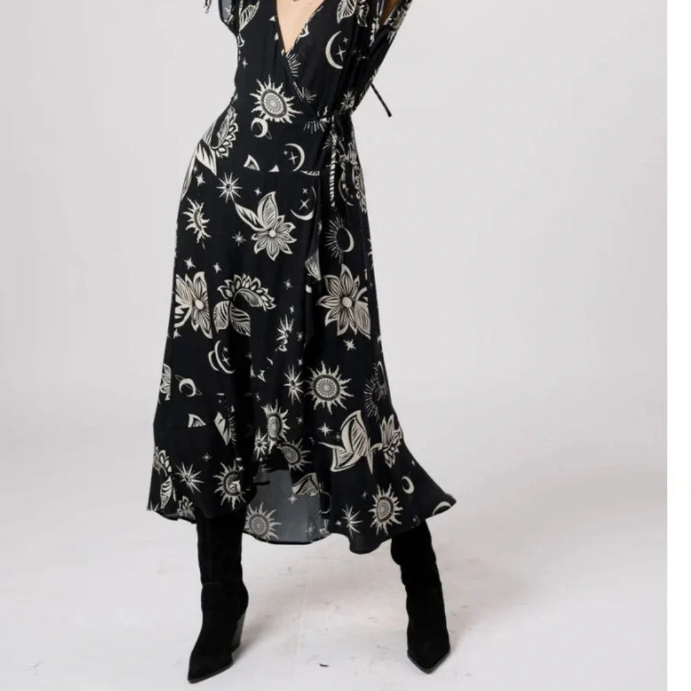 Band of Gypsies Black and Cream Floral Wrap Maxi Dress - Picture 7 of 9